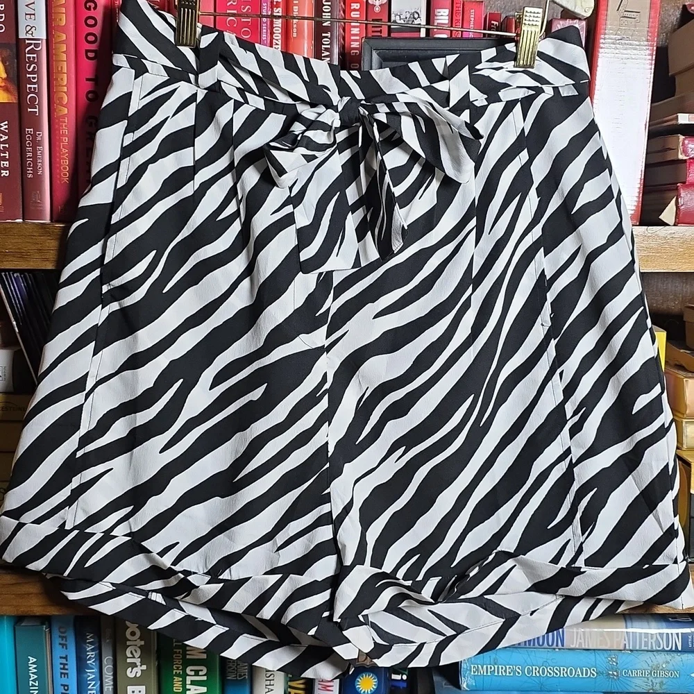 Walter Baker Zebra Shorts, Size 10 - Picture 3 of 10
